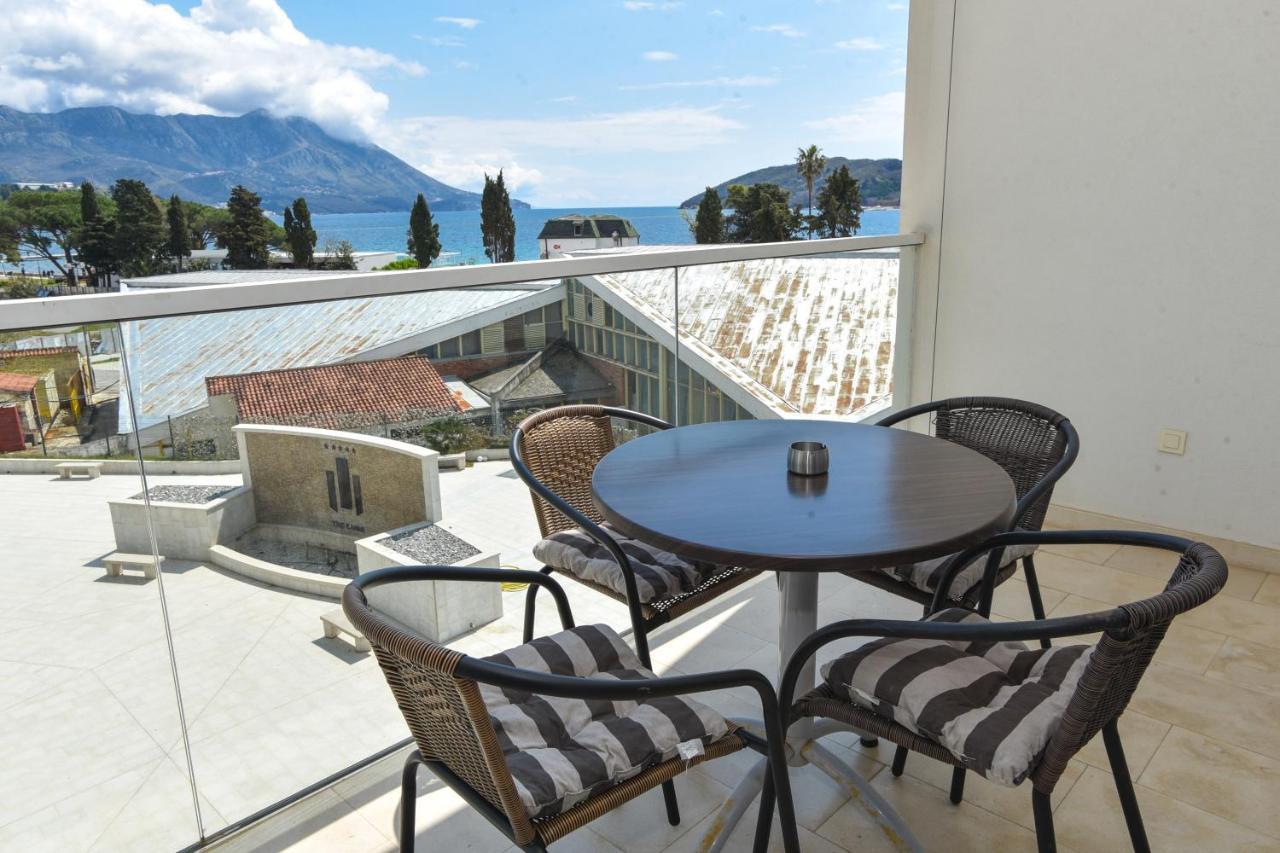 Apartments Menuet Budva Luaran gambar