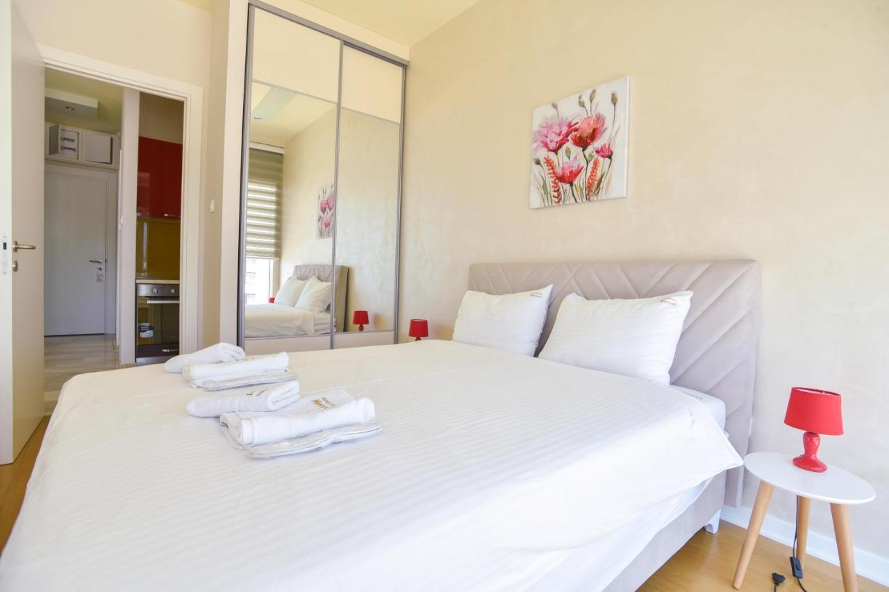 Apartments Menuet Budva Luaran gambar
