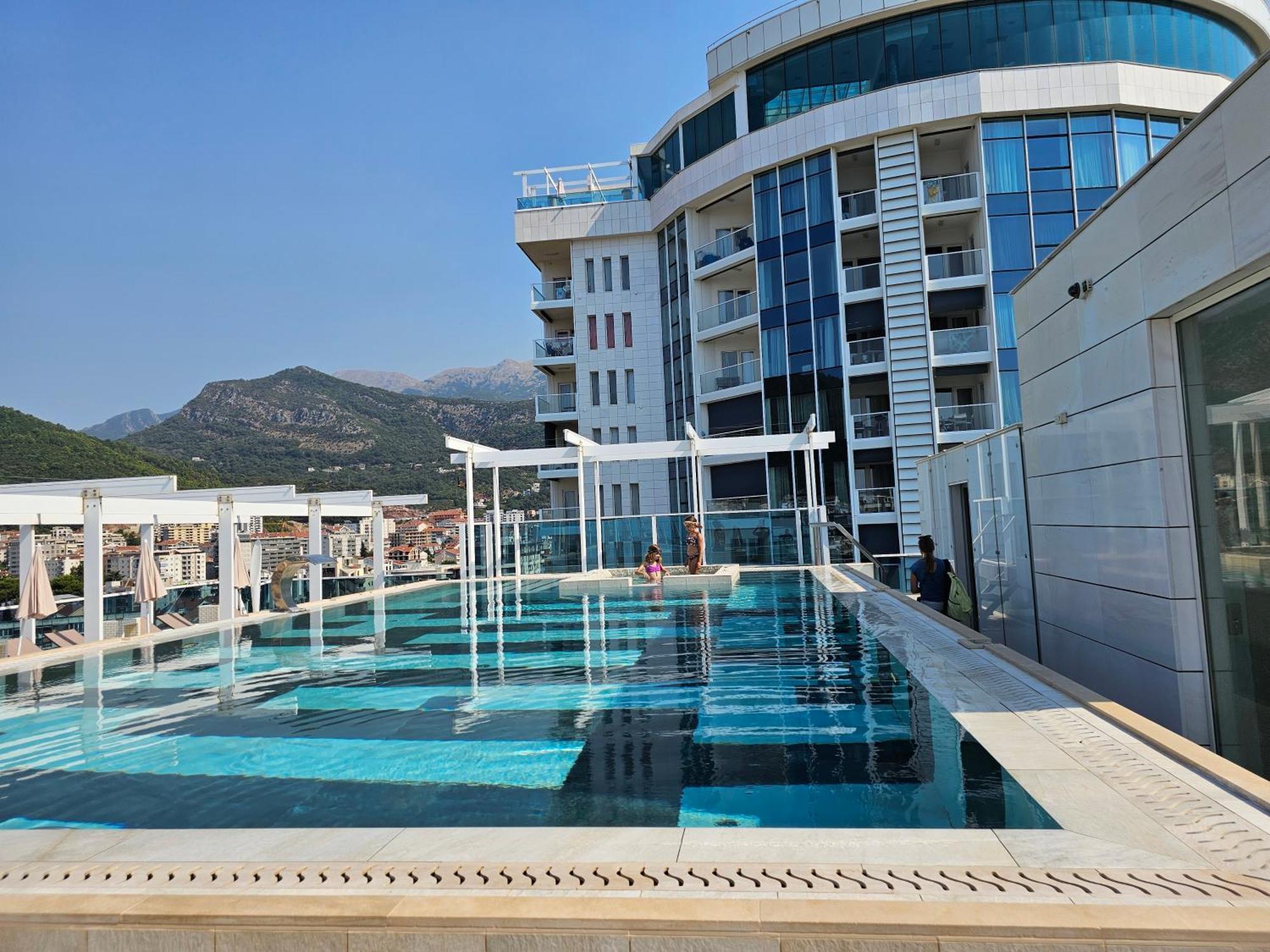 Apartments Menuet Budva Luaran gambar