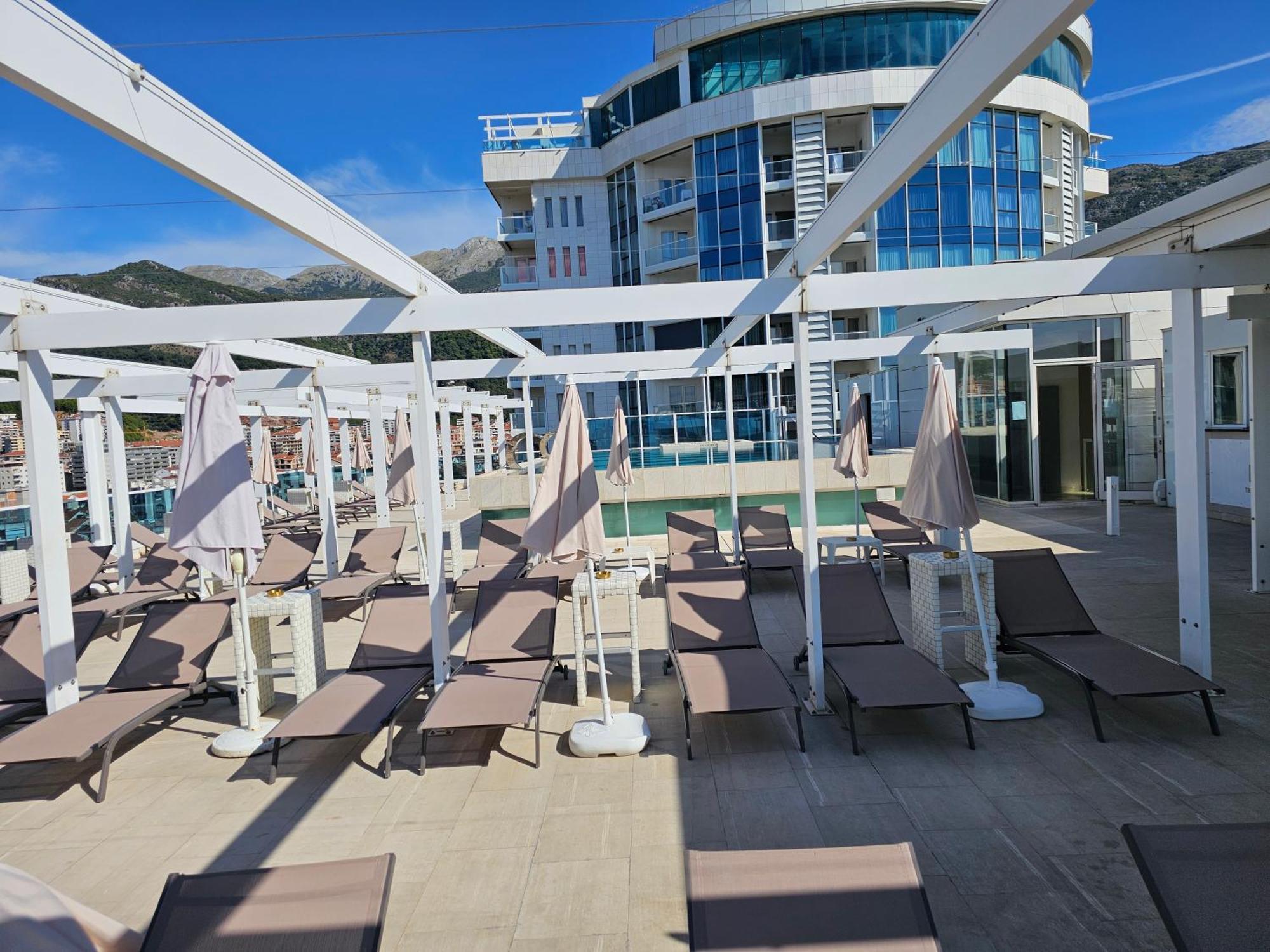 Apartments Menuet Budva Luaran gambar