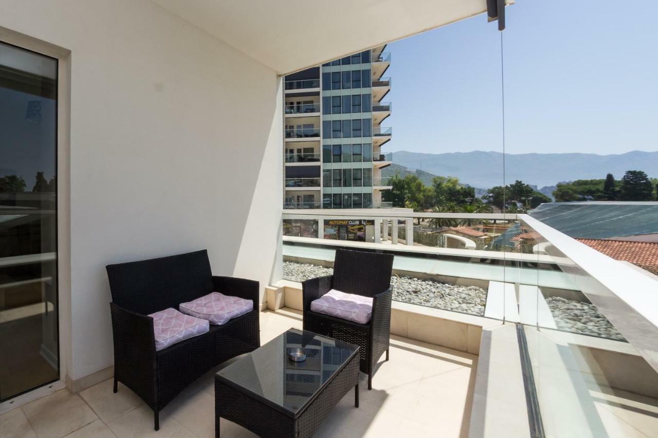 Apartments Menuet Budva Luaran gambar