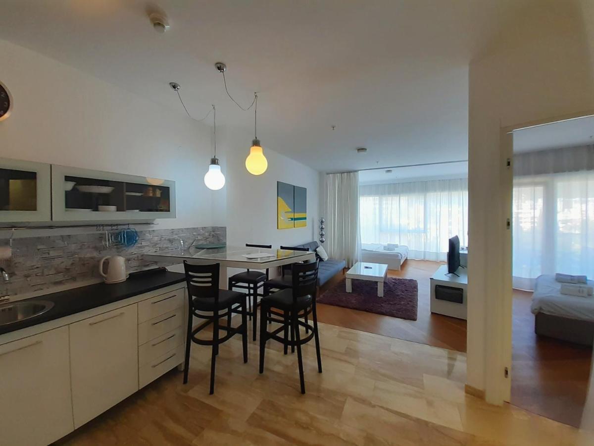 Apartments Menuet Budva Luaran gambar