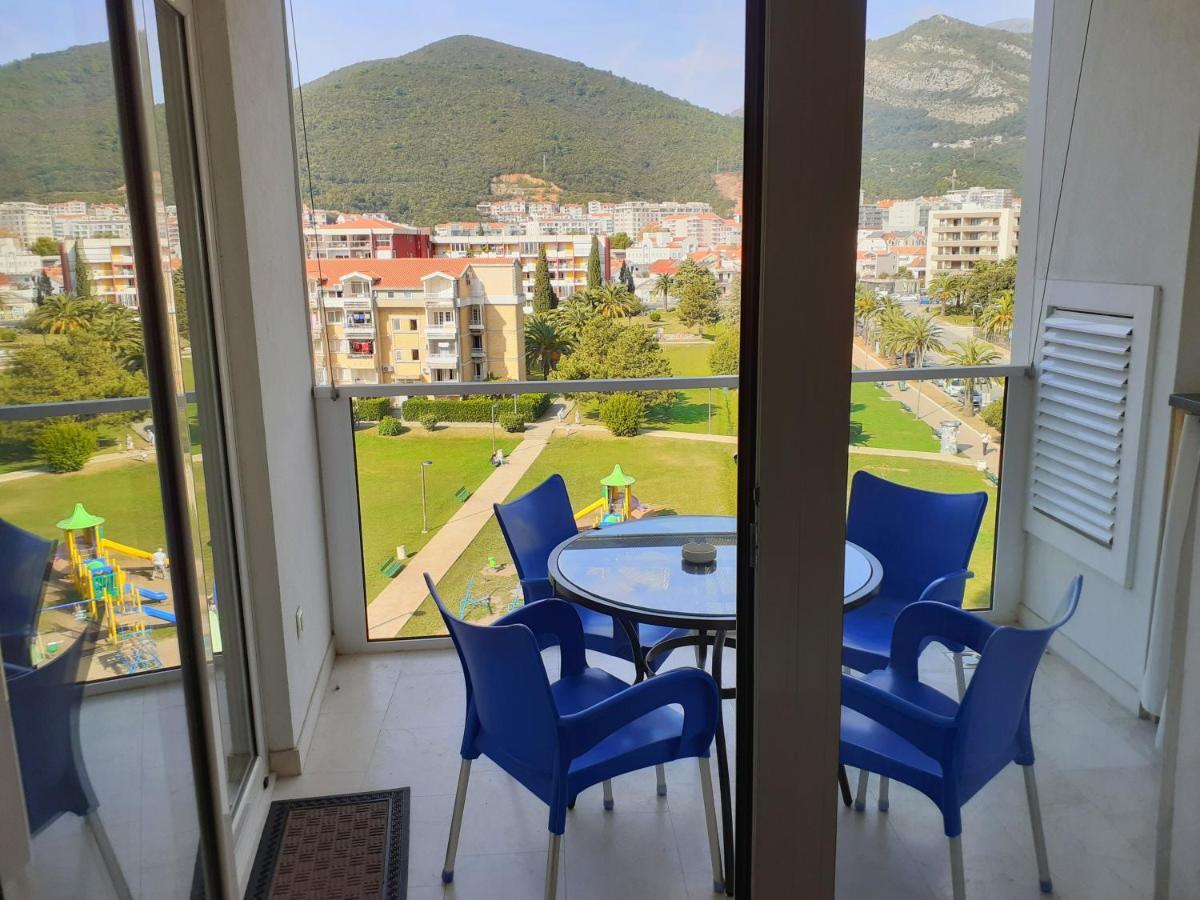 Apartments Menuet Budva Luaran gambar
