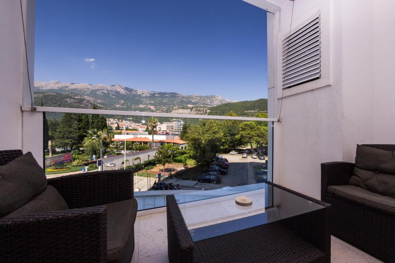 Apartments Menuet Budva Luaran gambar