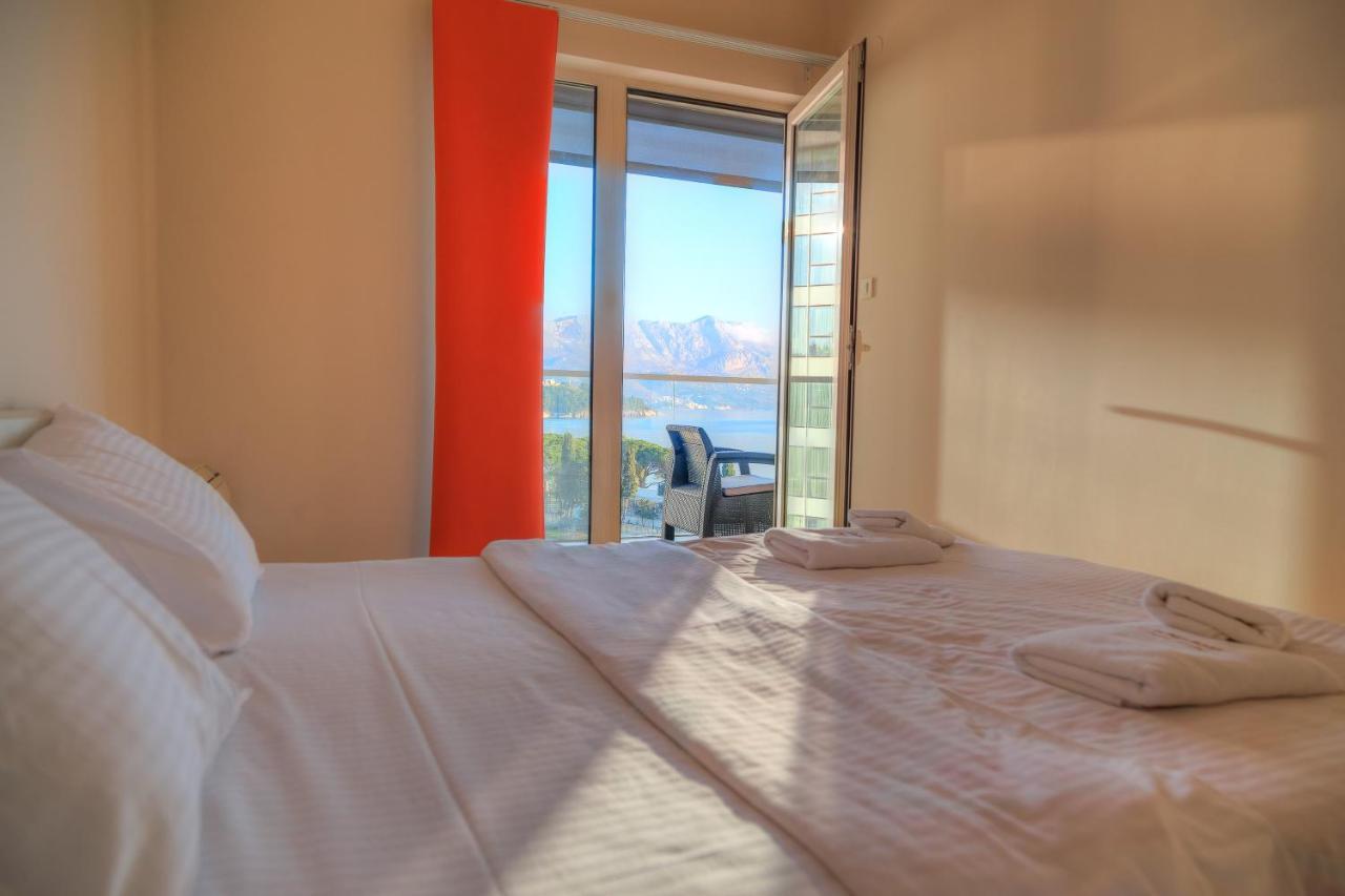Apartments Menuet Budva Luaran gambar