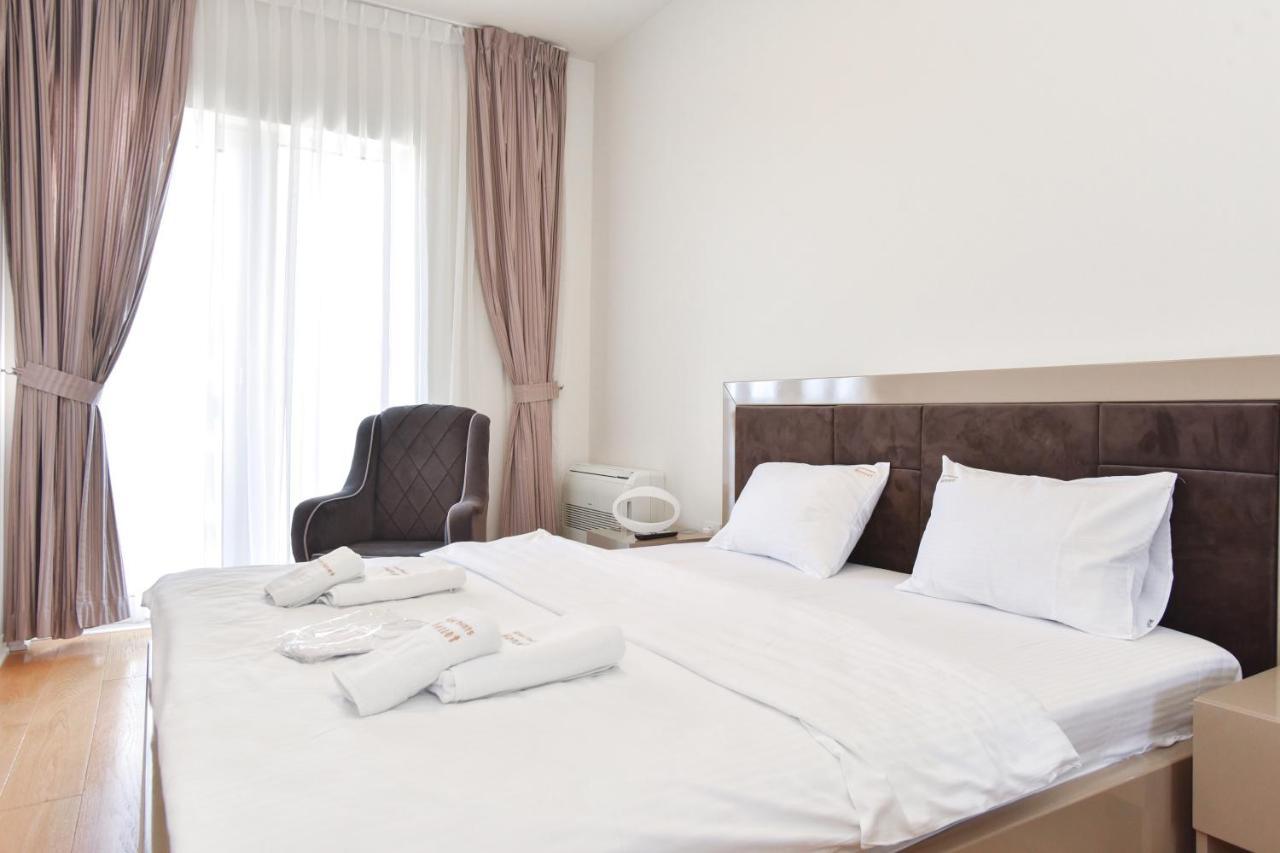 Apartments Menuet Budva Luaran gambar